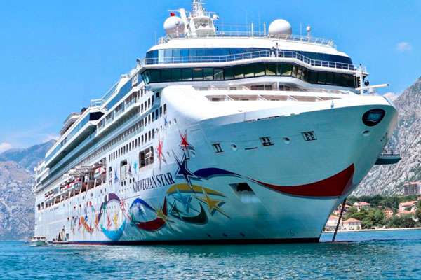 Paisaje glacial en la Antártida desde el Norwegian Star