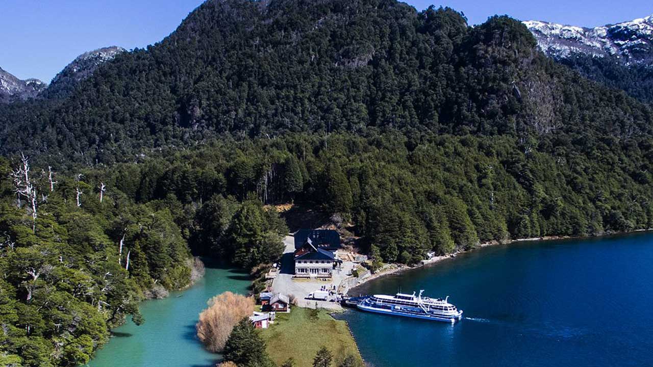 7 Sumérgete en la belleza de Bariloche y los Lagos Andinos. Disfruta de Circuitos Chicos, Isla Victoria y mucho más en un viaje único