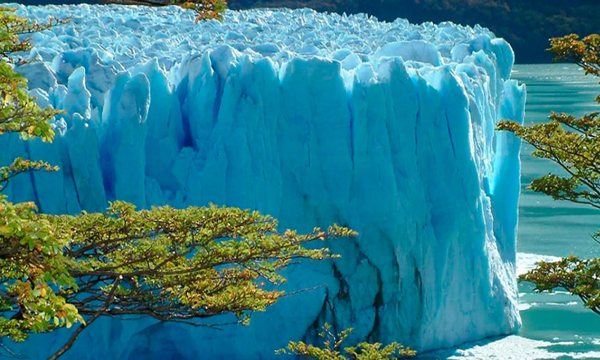 3 Descubre el Glaciar Perito Moreno y navega por el Lago Argentino en El Calafate. Un tour único te espera.