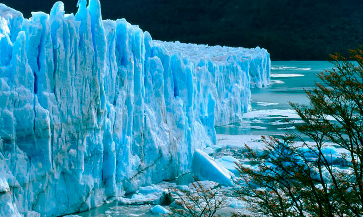 5 Descubre el Glaciar Perito Moreno y navega por el Lago Argentino en El Calafate. Un tour único te espera.