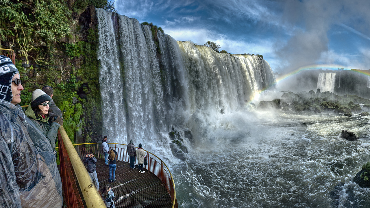 6 Sumérgete en la majestuosidad de las Cataratas del Iguazú con tours exclusivos del lado argentino y brasileño. Mejor precio. Reserva Ya!