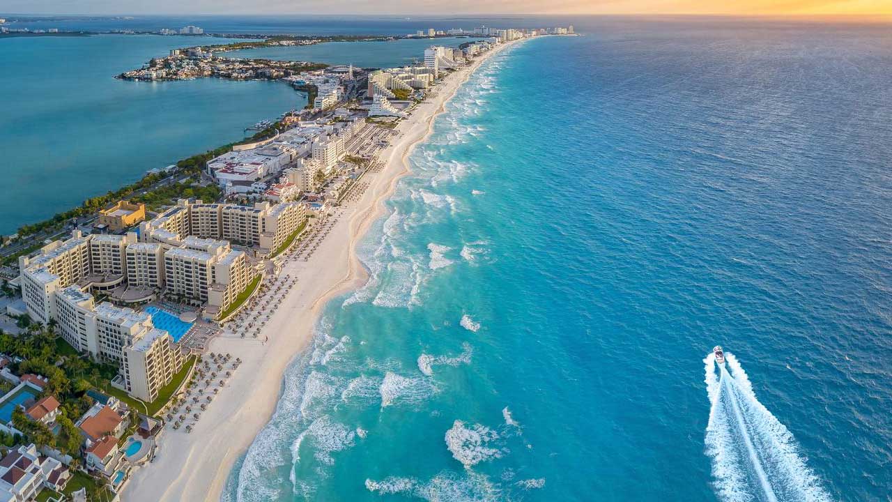 6 Disfruta de nuestro tour de 11 días por Cancún. Playas de ensueño, ruinas mayas y vida nocturna vibrante, todo incluido.