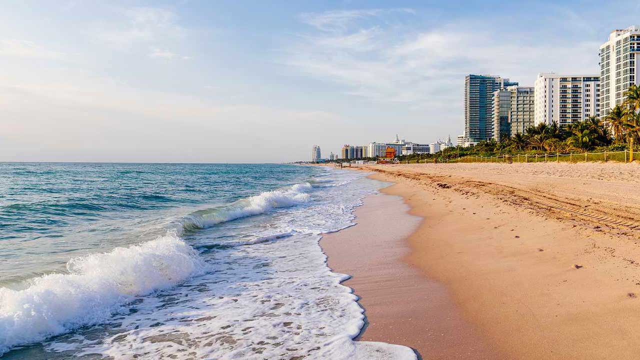 3 Sumérgete en la vibrante vida de Miami: desde paseos por la Bahía hasta compras en Sawgrass Mall. Vive una experiencia única en solo cinco días.